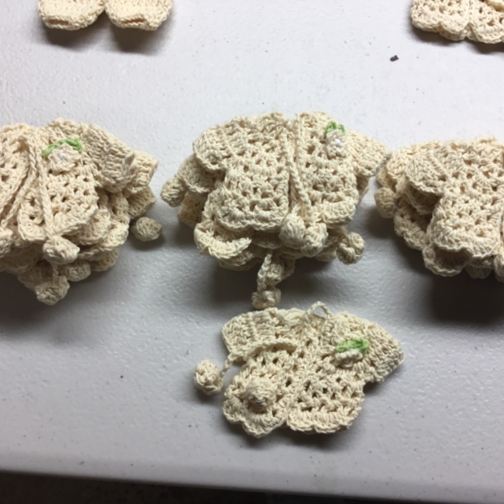 Mini 34 crocheted baby girl/boy party favor or decoration - Picture 8 of 12
